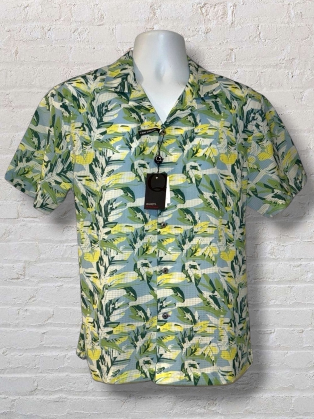 Quieti Performance Men’s Tropical Leaf Button Up Shirt | Size M | 4-Way Stretch
